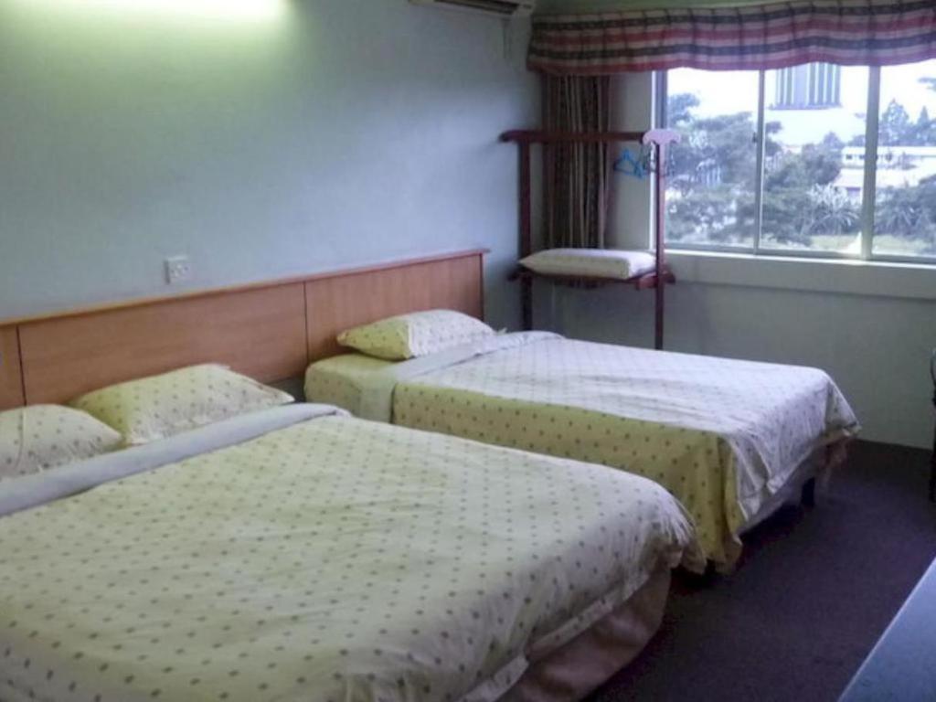 Hotel Hung Hung Kuching Esterno foto
