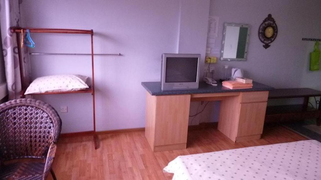 Hotel Hung Hung Kuching Esterno foto