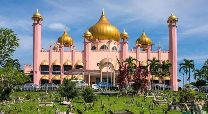Hotel Hung Hung Kuching Esterno foto