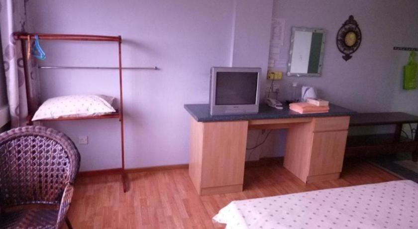 Hotel Hung Hung Kuching Esterno foto
