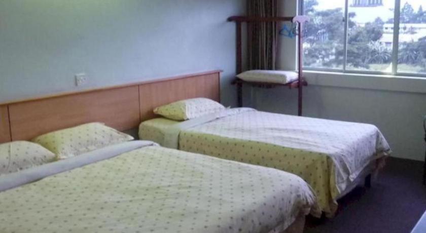 Hotel Hung Hung Kuching Esterno foto
